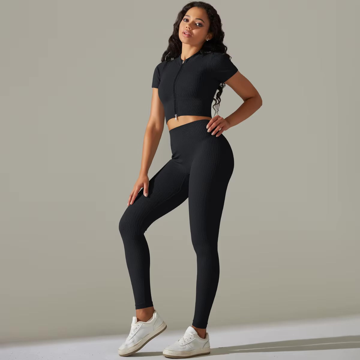 Set aus Oberteil mit Reißverschluss und Leggings | Schwarz